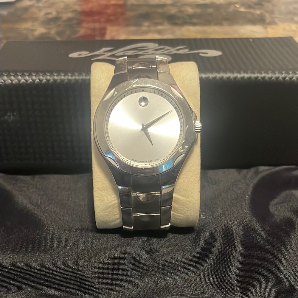 Movado Silver Plain Face OG Sliver Tone Watch